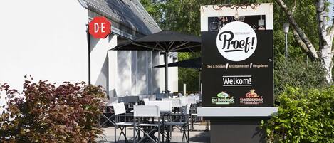 Chalet | Restaurante al aire libre