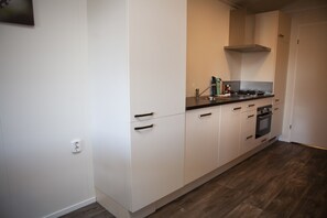 Chalet | Private kitchen - Comfortably Furnished Chalet with Porch near Veluwe (Voorthuizen)