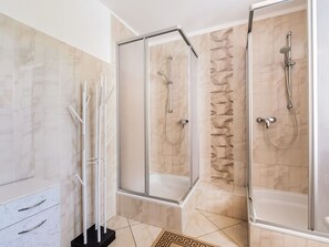 House | Bathroom - Pretty Holiday Home in Willingen near Forest (Willingen)