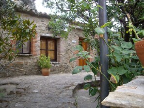 Exterior - Belvilla by OYO Casa El Jiniebro Grande (Valencia de Alcantara)