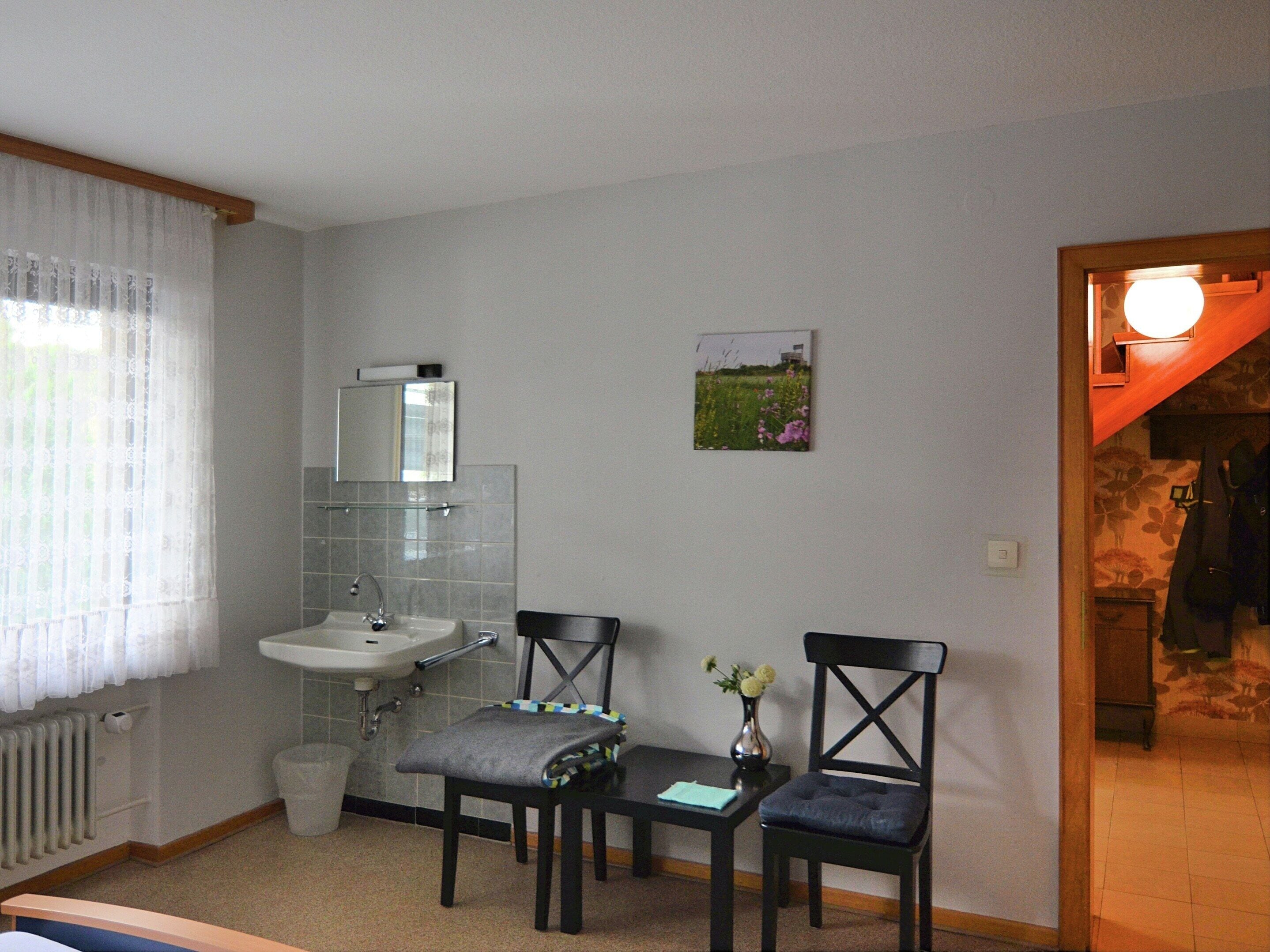House | 5 bedrooms, individually furnished