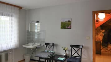 House | 5 bedrooms, individually furnished
