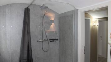 Apartment | Bathroom | Towels