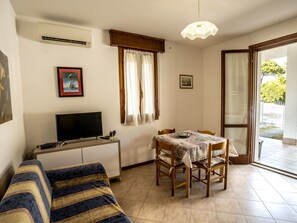 Living room - Delightful Holiday Home in Lido di Volano near Sea (Comacchio)