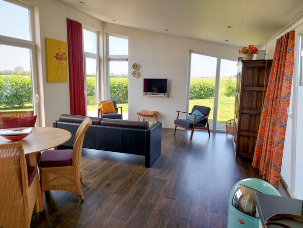 House | Dining - Detached Home in Zeeland With Stunning Views (Wemeldinge)