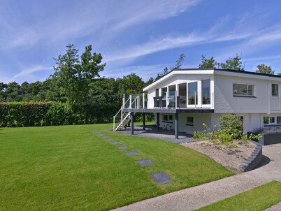 Cozy Holiday Home in Kamperland near Lake