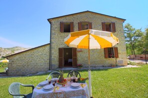 Exterior - Apartment in Marche With Pool Access (Apecchio)