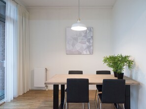 Dining - Cosy Apartment in Scheveningen (The Hague)