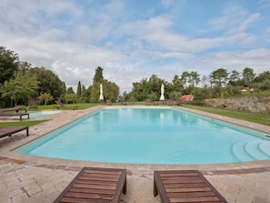 Outdoor pool - Belvilla by OYO Pomaio (Reggello)