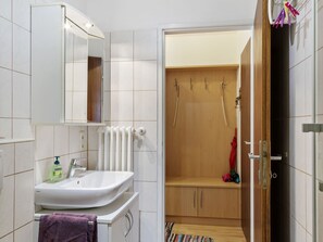 Apartment | Badezimmer | Dusche, Handtücher