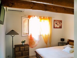 House | 3 bedrooms, individually furnished, bed sheets - Holiday Home in Frejus Near Sea and Lake (Fréjus)