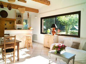 House | Living room - Holiday Home in Frejus Near Sea and Lake (Fréjus)