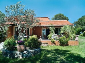 Exterior - Holiday Home in Frejus Near Sea and Lake (Fréjus)