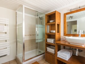 House | Bathroom | Shower, towels - Simplistic Holiday Home in St-laurent-sur-mer With Terrace (Saint-Laurent-sur-Mer)