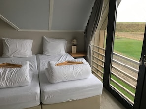 Casa | 4 quartos, individualmente mobiliados, roupa de cama