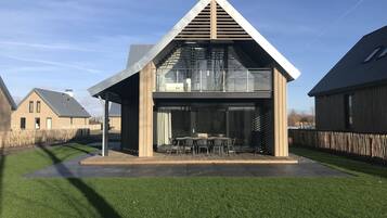 House | Outdoor dining