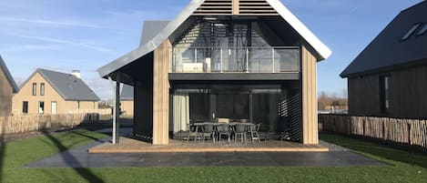 House | Outdoor dining