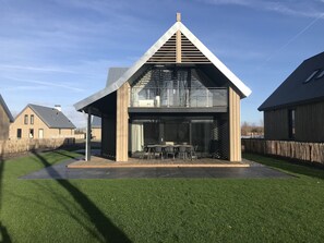 House | Outdoor dining