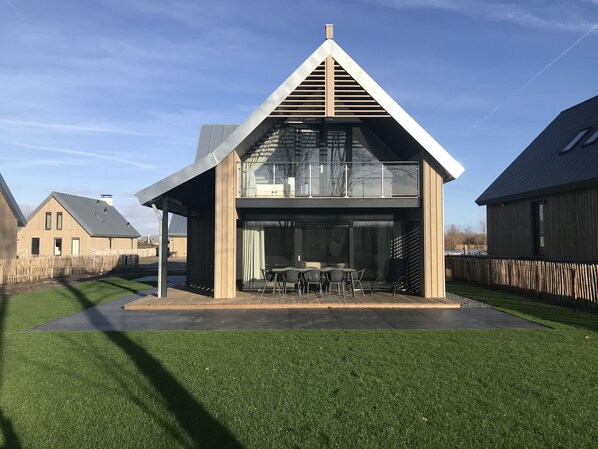 House | Outdoor dining
