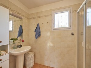 Villa | Bathroom - Friendly Villa Escape (Nans-les-Pins)