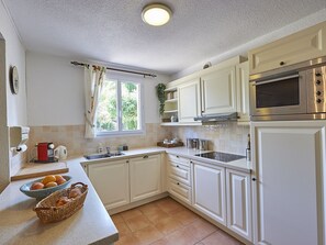 Villa | Private kitchen - Friendly Villa Escape (Nans-les-Pins)
