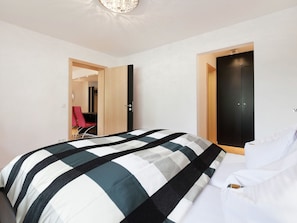 Apartment | 1 bedroom, individually furnished, bed sheets