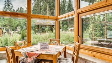 House | Tempat makan