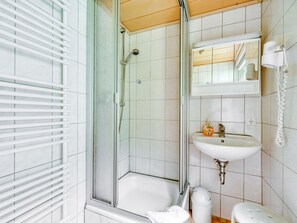 House | Bathroom | Bathtub - Ferienhaus mit Schwimmbad in Jagersgrun (Muldenhammer)