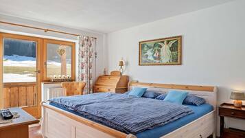 Apartment | 1 bedroom, iron/ironing board