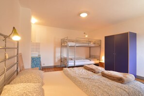 3 chambres, ameublement personnalisé, draps fournis