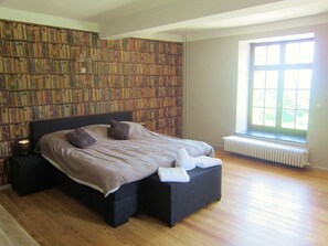 Casa | 8 dormitorios, mobiliario individual, tabla de planchar con plancha