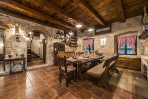 Microondas, horno, placa de cocina, lavavajillas