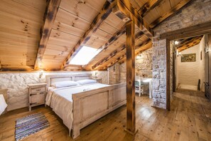 4 habitaciones, escritorio y ropa de cama 