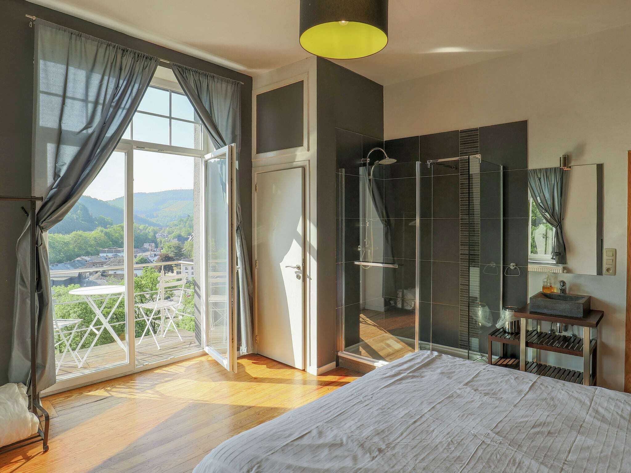 5 chambres, ameublement personnalisé, draps fournis