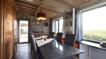 Chalet | Private kitchen | Microwave, dishwasher, coffee/tea maker