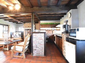 Chalet | Private kitchen | Microwave, dishwasher, coffee/tea maker - Appealing Chalet in Westouter With Garden (Heuvelland)