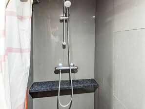 Chalet | Bathroom | Shower - Appealing Chalet in Westouter With Garden (Heuvelland)