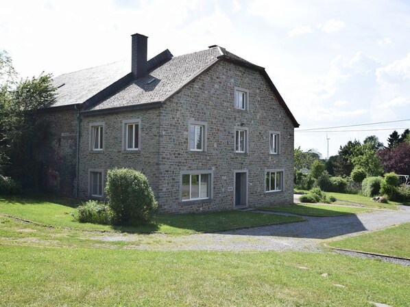 Exterior - Family Holiday Home Located in the Heart of the Ardennes (Bastogne)
