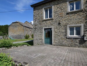 House | Balcony - Family Holiday Home Located in the Heart of the Ardennes (Bastogne)