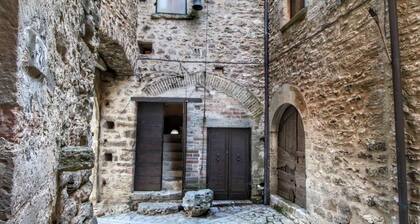 Umbria's Poolside Charm