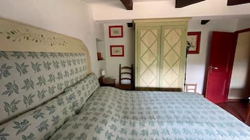 Cottage | 3 bedrooms, individually furnished, bed sheets