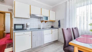 Apartemen | Dapur pribadi | Kompor dan kursi makan untuk bayi