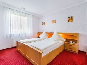 Apartment | 2 bedrooms, individually furnished, bed sheets