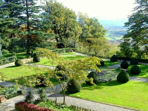 House | Garden - Belvilla by OYO Apartment in Castle With Garden (Rocca Grimalda)