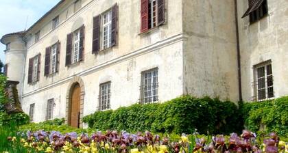 Belvilla by OYO Apartment in Castle With Garden