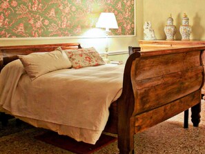 House | 3 bedrooms, bed sheets - Belvilla by OYO Apartment in Castle With Garden (Rocca Grimalda)