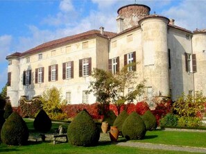 House | Exterior - Belvilla by OYO Apartment in Castle With Garden (Rocca Grimalda)