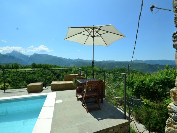 كوخ | حمام سباحة | من حمّامات السباحة المغطاة، حمّام سباحة خارجي