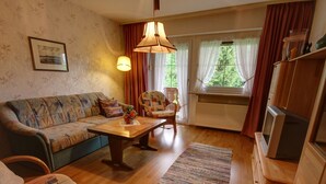 Apartment | Living room - Apartment Located in Inzell Offering a Beautiful View (Inzell)