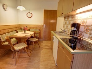 Apartment | Private kitchen | Fridge, microwave
